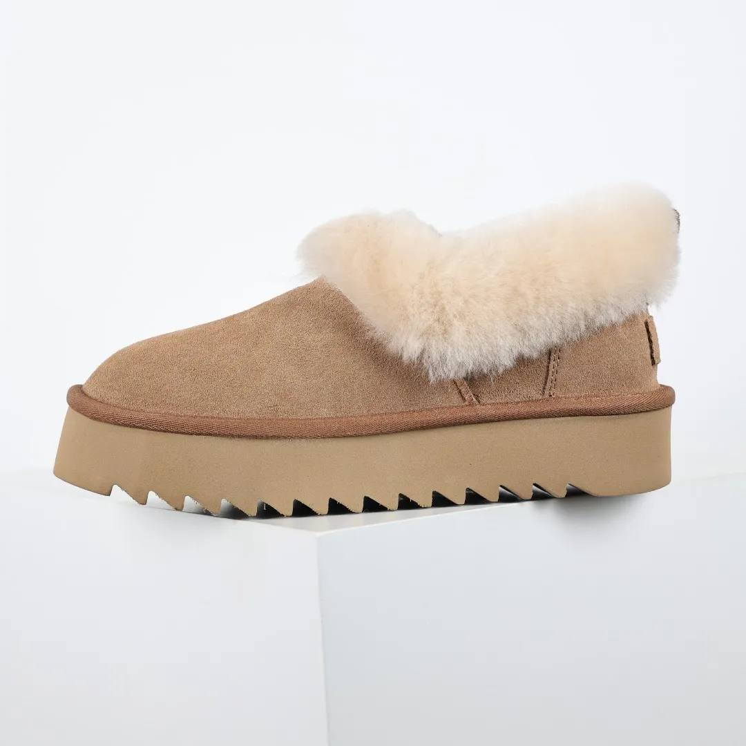 Pick up locally 💰580 Core recommendation Good price It is a very suitable choice for home use. In recent years, uug has launched a series of styles, which are partially geared towards the preferences of young consumers and have also moved to the forefront of fashion trends. Shoe body material: water-repellent coated suede upper, 17 mm UGGPURE™ implantable wool insole, lightweight non-slip and comfortable rubber outsole, with brand LOGO and trademark, with full packaging Size: 35 36 37 38 39 40